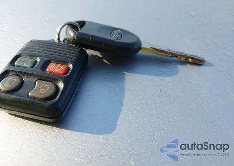 2008 Ford Focus Se/Sel/Ses из США, поврежденный, VIN 1FAHP33N98W174249